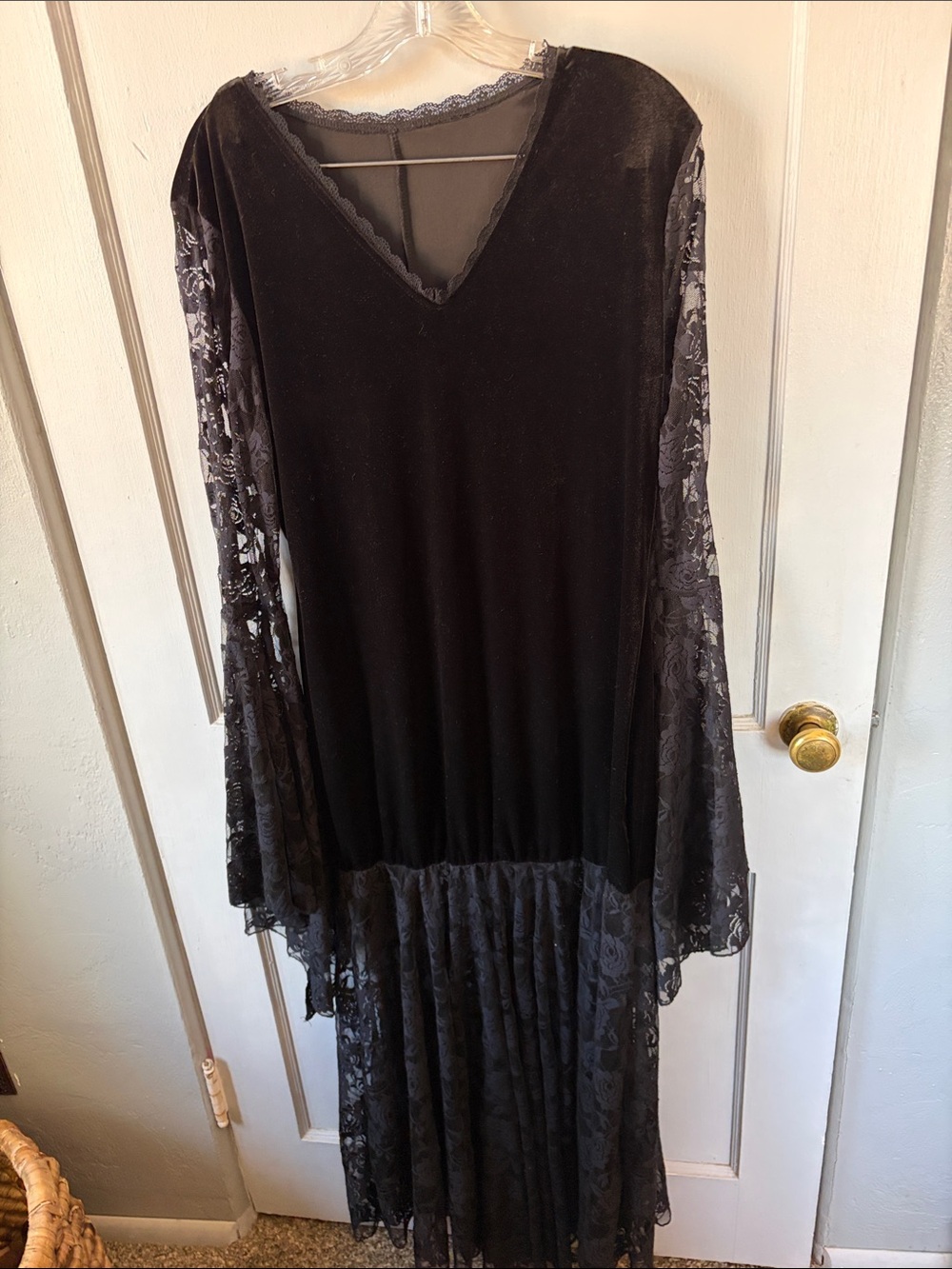 Women's Black Velvet and Lace-Trim Maxi Dress with V-Neck
